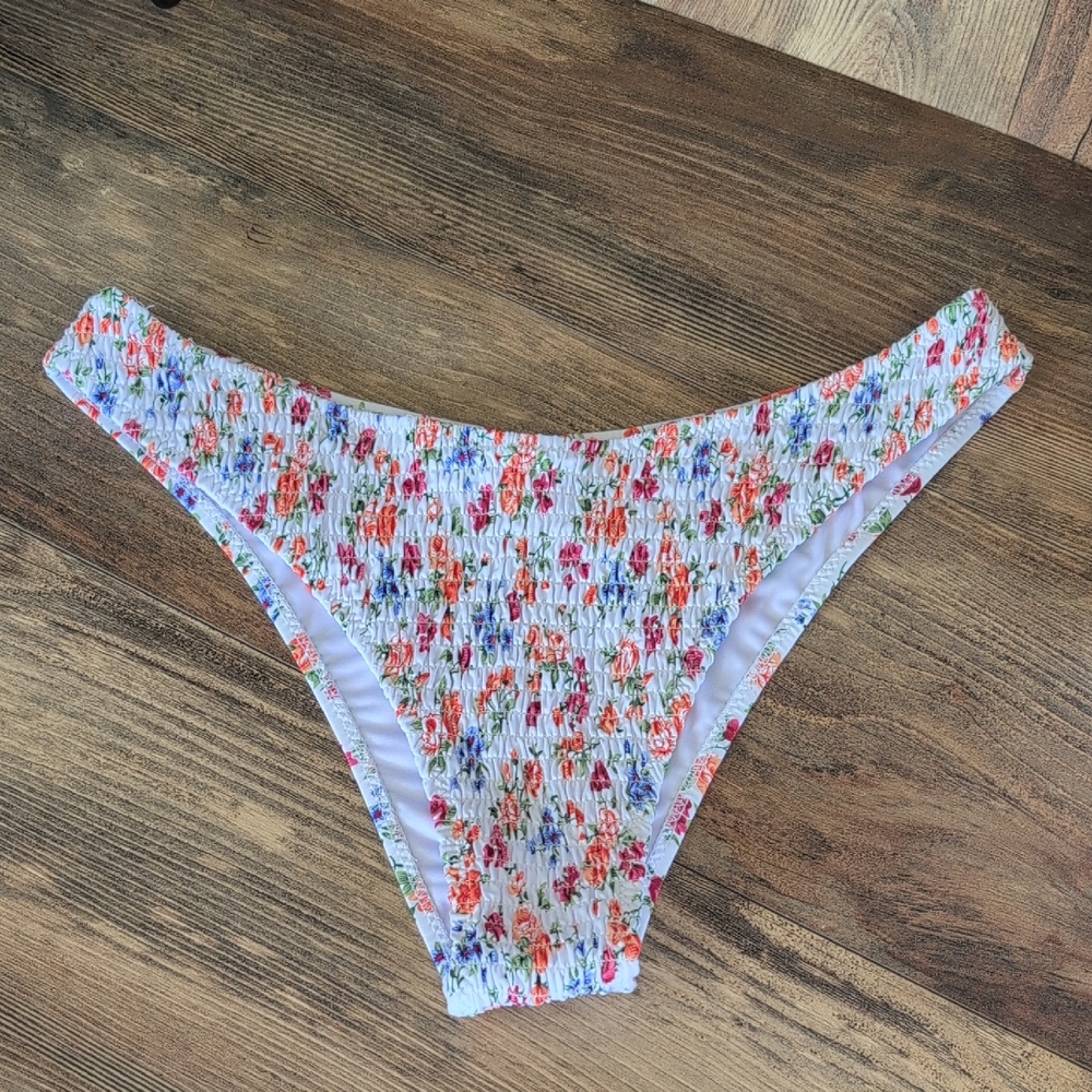 Floral High-Cut Textured Cheeky Bikini Bottom XL          P433